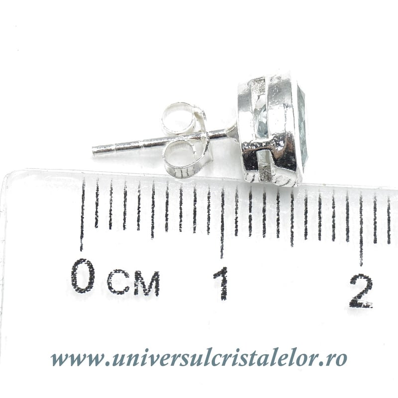 Cercei topaz fatetat oval - 7 / 9 mm