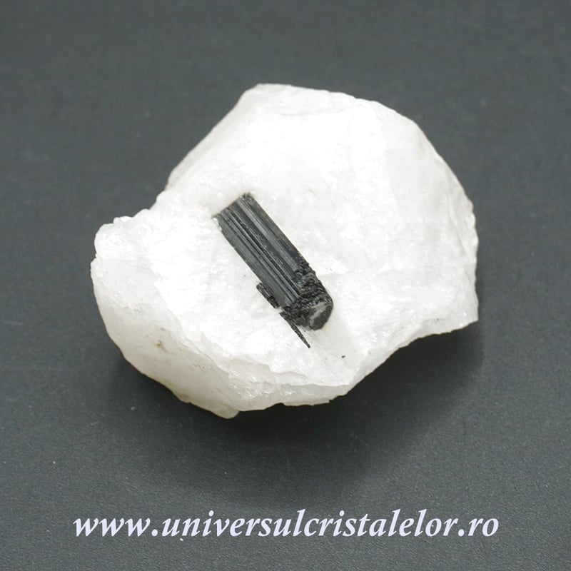 Turmalina neagra in cuart