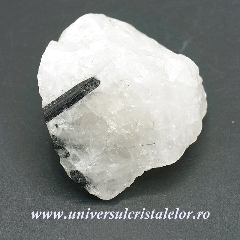 Turmalina neagra in cuart