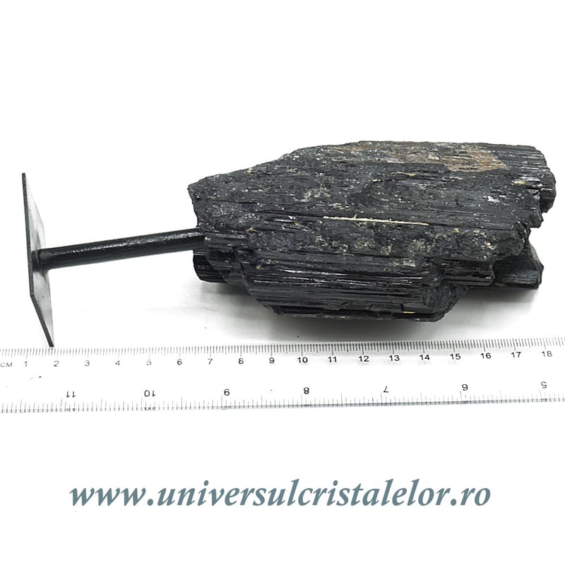 Turmalina pe suport de metal