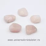 Petalit roz piatra rulata Petalit roz piatra rulata