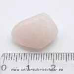 Petalit roz piatra rulata Petalit roz piatra rulata