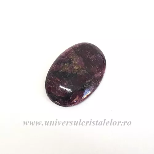Eudialit cabochon Eudialit cabochon