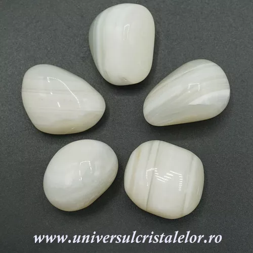 Agat alb piatra rulata Agat alb piatra rulata