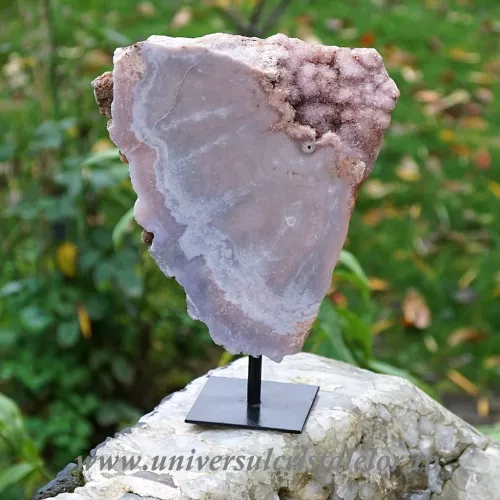 Ametist roz pe suport de metal mineral unicat m06