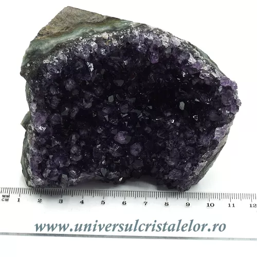 Ametist cu baza mineral unicat m12