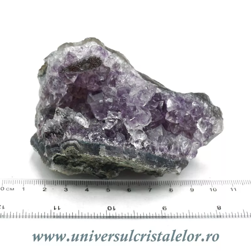 Ametist ( fragment din geoda ) Ametist ( fragment din geoda )