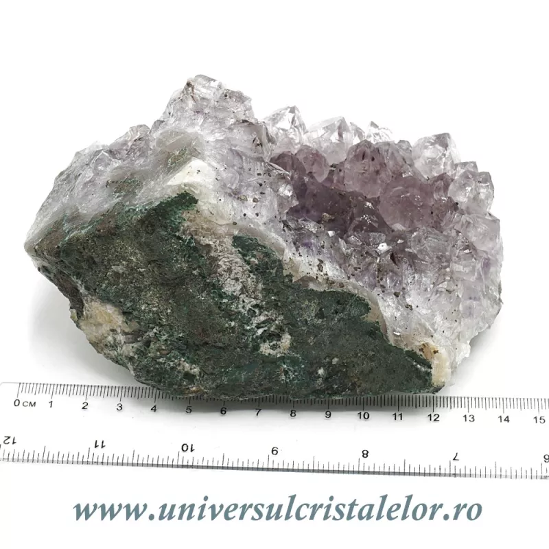 Ametist ( fragment din geoda ) Ametist ( fragment din geoda )