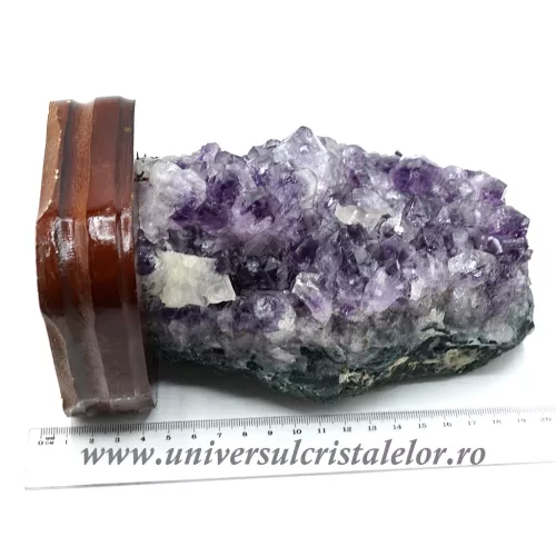 Ametist pe suport de lemn mineral unicat m35