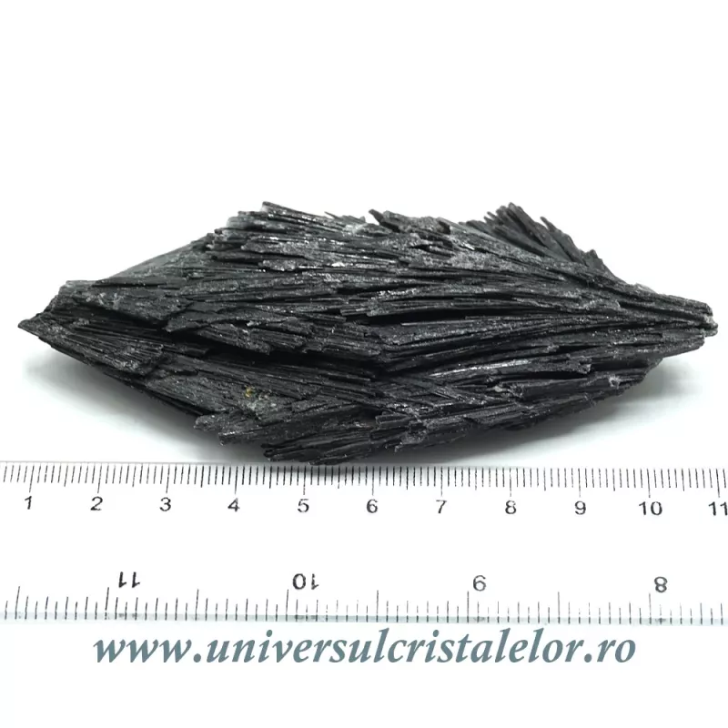 Cianit negru Cianit negru