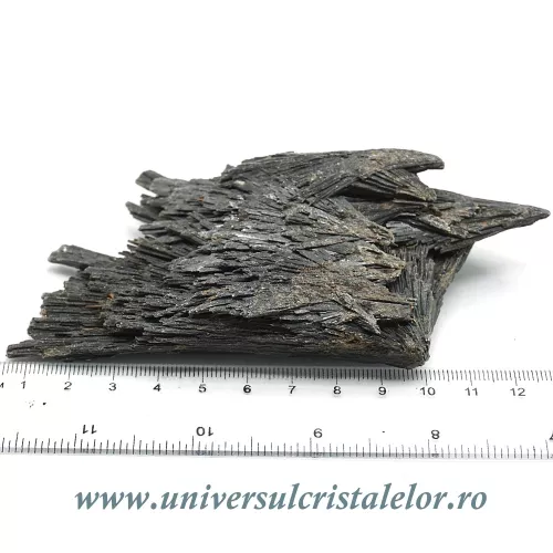 Cianit negru Cianit negru