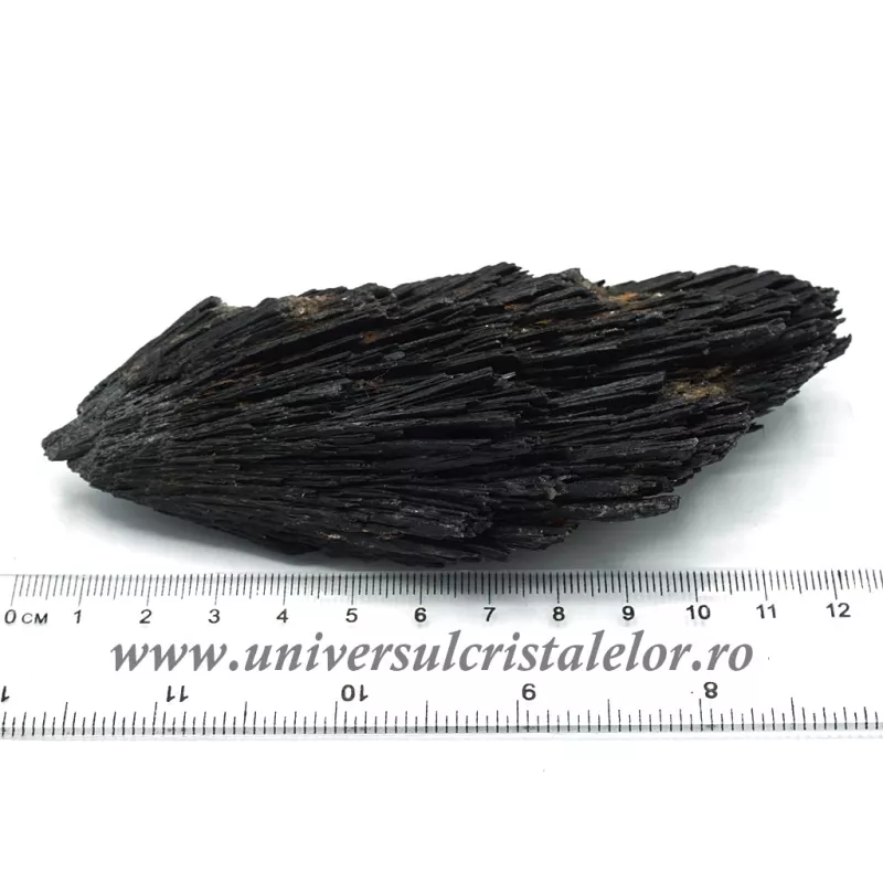 Cianit negru Cianit negru