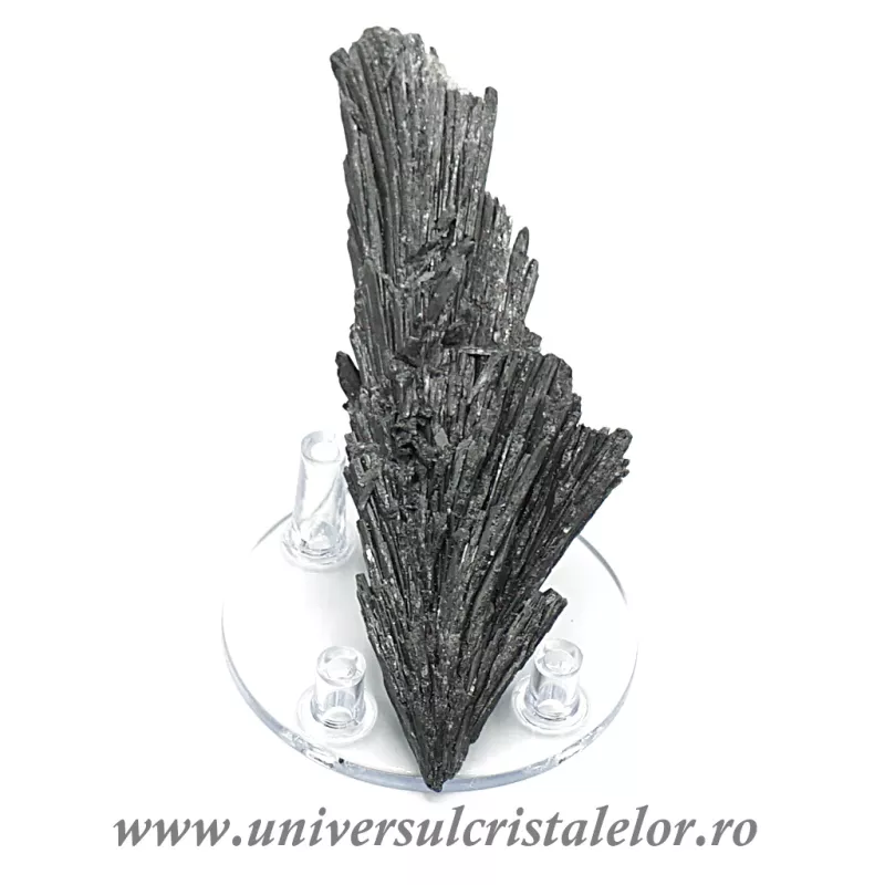 Cianit negru Cianit negru