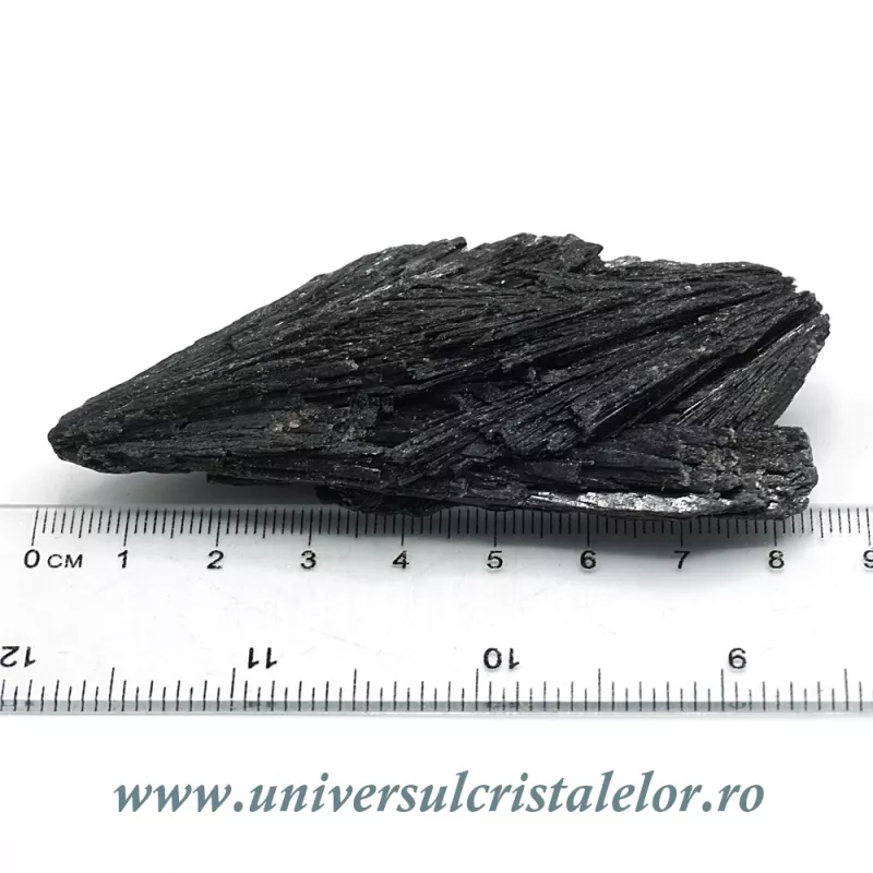Cianit negru Cianit negru