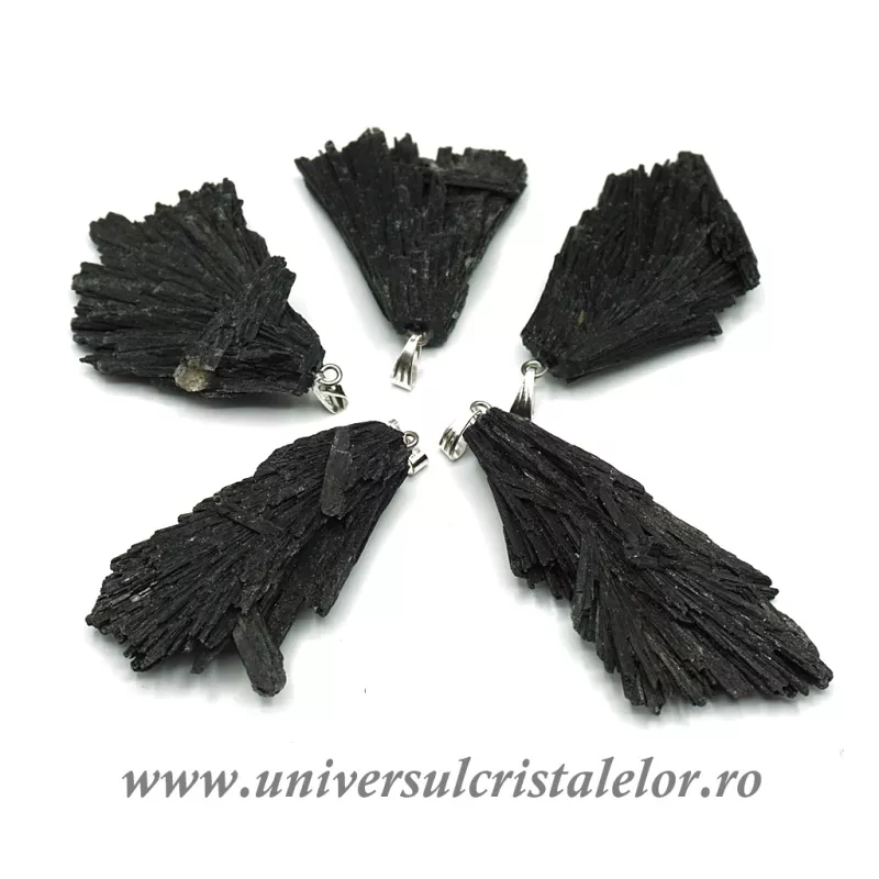 Pandantiv cianit negru Pandantiv cianit negru