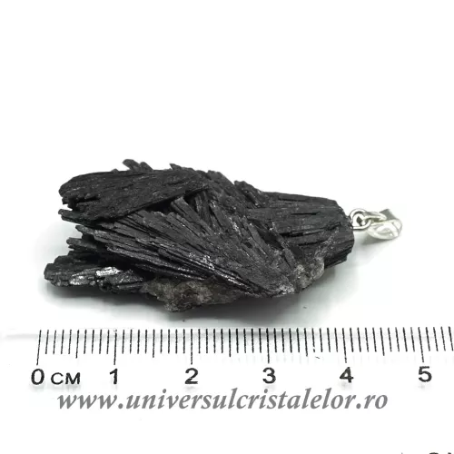 Pandantiv cianit negru Pandantiv cianit negru