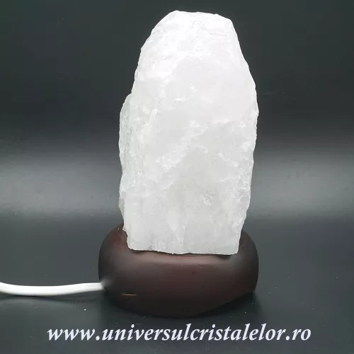 Lampa cuart alb laptos pe suport de lemn Lampa cuart alb laptos pe suport de lemn