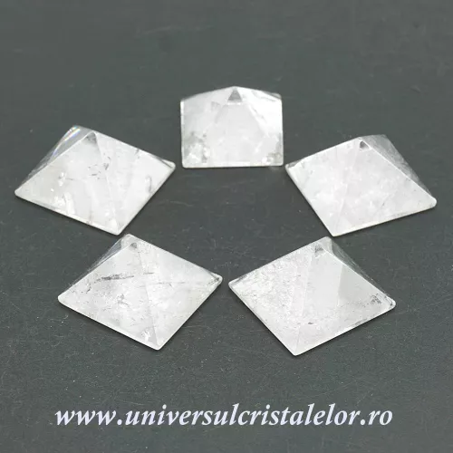Piramida cristal de stanca Piramida cristal de stanca
