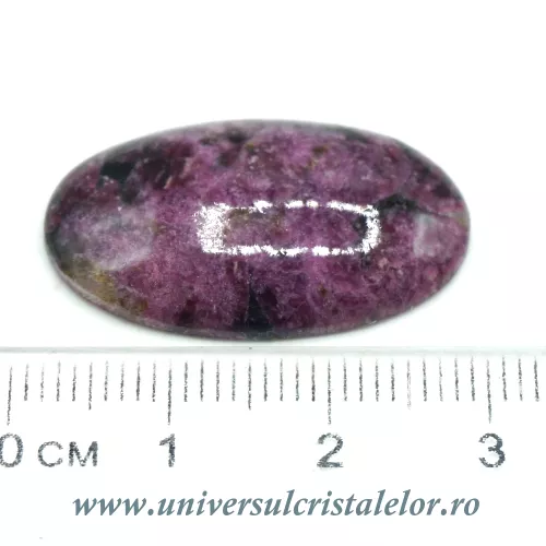 Eudialit cabochon