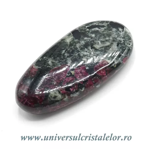 Eudialit piatra rulata Eudialit piatra rulata