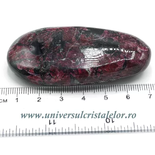 Eudialit piatra rulata Eudialit piatra rulata