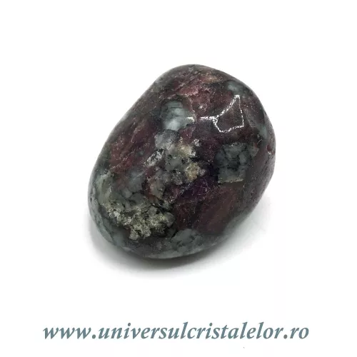 Eudialit piatra rulata Eudialit piatra rulata
