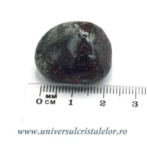 Eudialit piatra rulata Eudialit piatra rulata