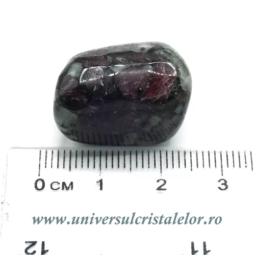Eudialit piatra rulata Eudialit piatra rulata