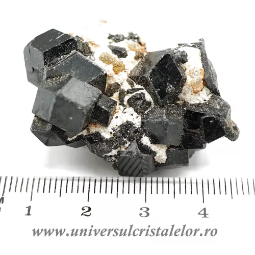 Granat negru ( melanit )