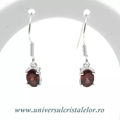 Cercei granat oval fatetat - 5,5/7mm Cercei granat oval fatetat - 5,5/7mm