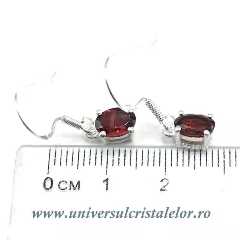 Cercei granat oval fatetat - 5,5/7mm Cercei granat oval fatetat - 5,5/7mm