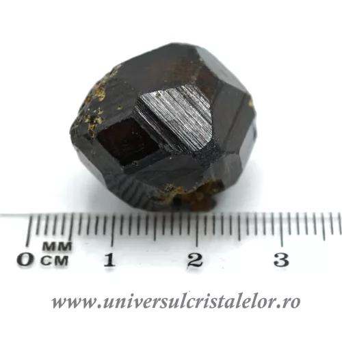 Granat negru ( melanit )