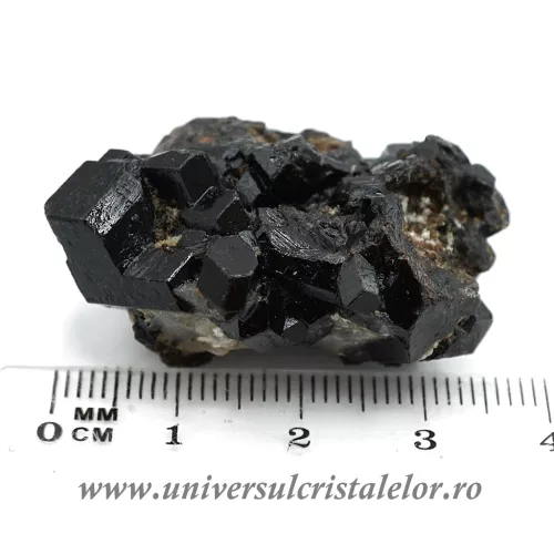 Granat negru ( melanit )