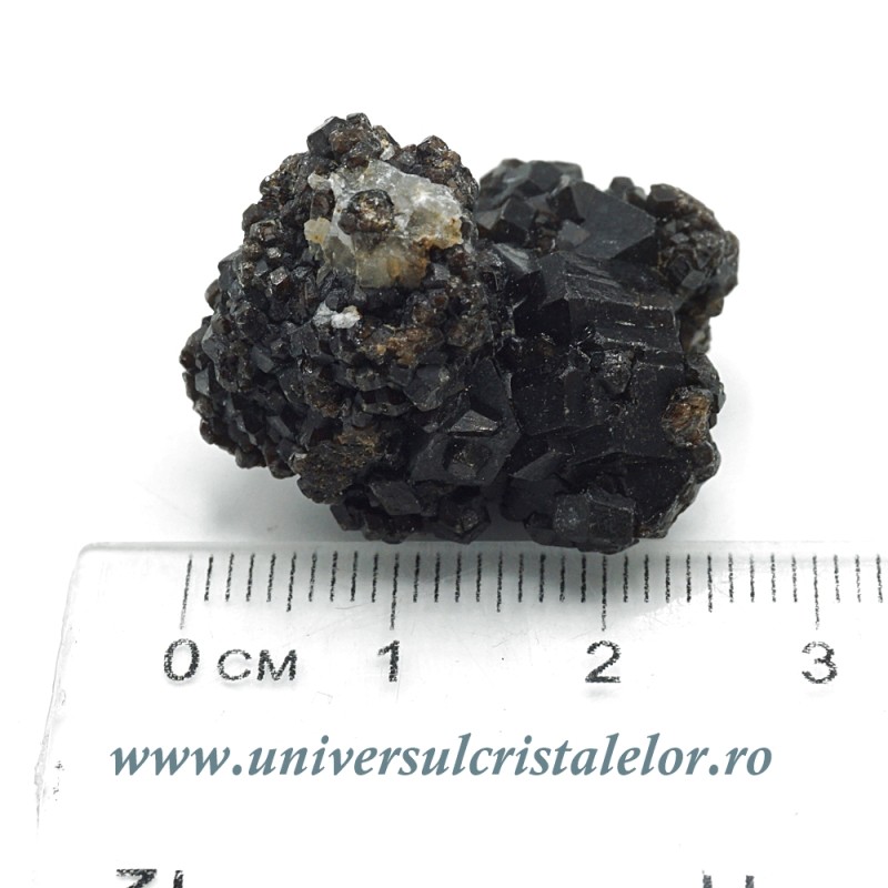 Granat negru ( melanit )