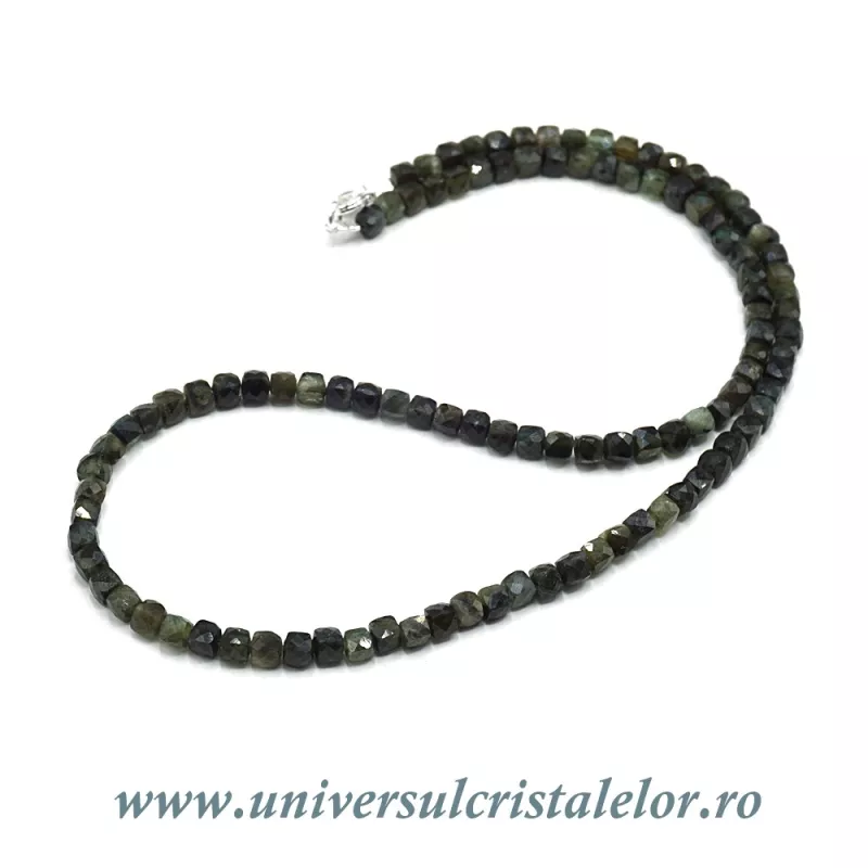 Colier jad ( nefrit ) cub fatetat - 4.5 mm Colier jad ( nefrit ) cub fatetat - 4.5 mm