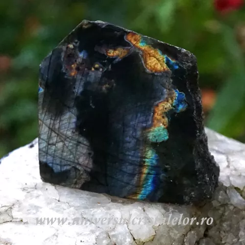 Labradorit slefuit pe o parte unicat m10