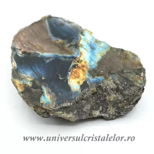 Labradorit slefuit pe o parte unicat m1