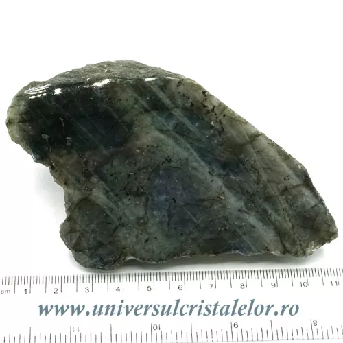 Labradorit slefuit pe o parte unicat m4 Labradorit slefuit pe o parte unicat m4