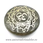 Obsidian auriu polisat simbol OM