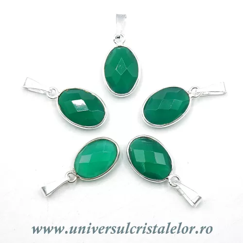 Pandantiv onix verde oval fatetat - 9 /13mm Pandantiv onix verde oval fatetat - 9 /13mm