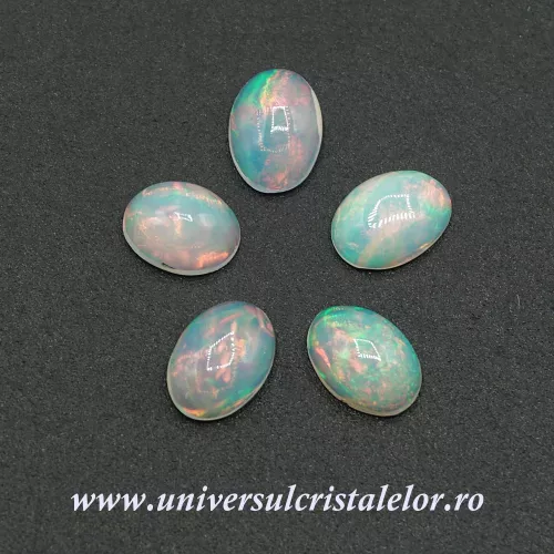 Opal nobil Etiopia cabochon m01 Opal nobil Etiopia cabochon m01