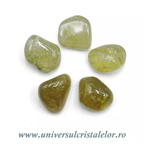 Peridot piatra rulata Peridot piatra rulata