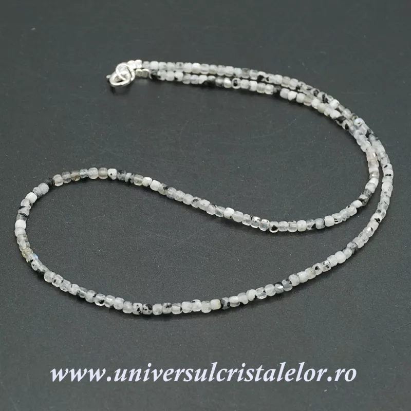 Colier piatra lunii cu turmalina neagra cub fatetat - 3 mm Colier piatra lunii cu turmalina neagra cub fatetat - 3 mm