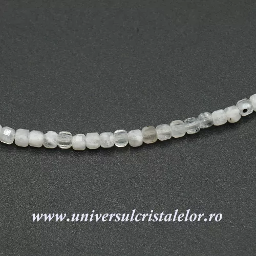 Colier piatra lunii alba cub fatetat - 2,5mm Colier piatra lunii alba cub fatetat - 2,5mm