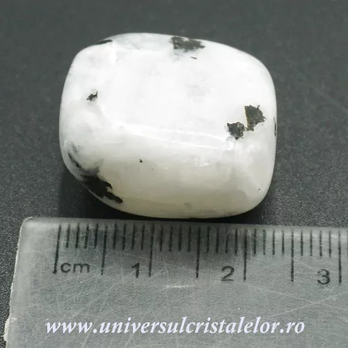 Piatra lunii alba piatra rulata Piatra lunii alba piatra rulata