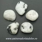 Piatra lunii alba piatra rulata Piatra lunii alba piatra rulata