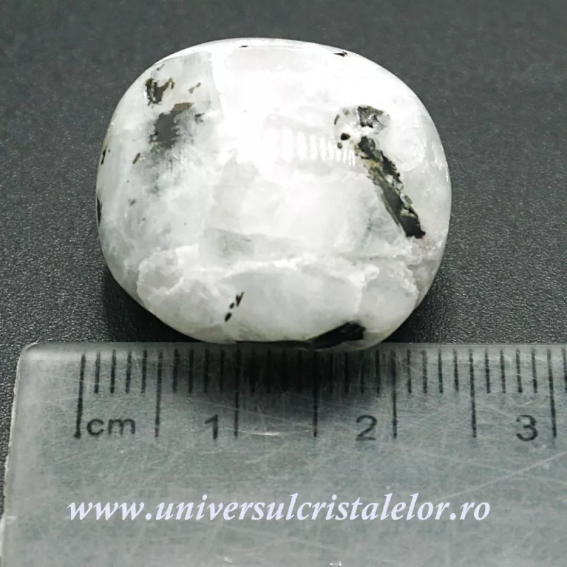 Piatra lunii alba piatra rulata Piatra lunii alba piatra rulata