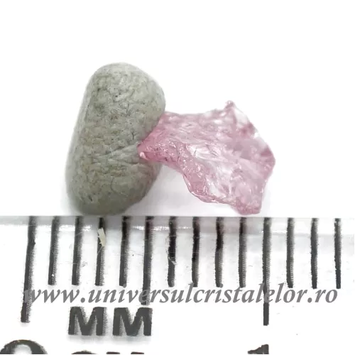 Spinel roz mineral unicat m1