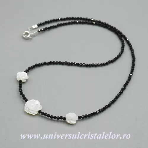 Colier spinel cu sidef trandafir Colier spinel cu sidef trandafir