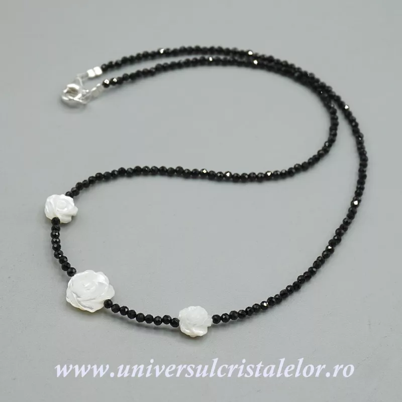 Colier spinel cu sidef trandafir Colier spinel cu sidef trandafir